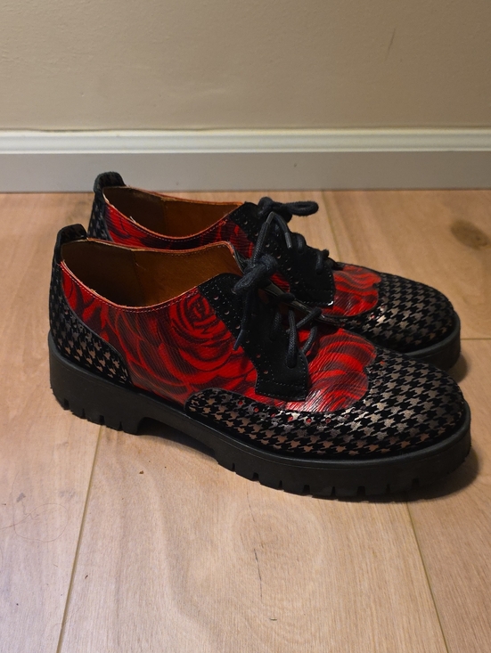 Embassy London Shoes - Red Rose Pattern Lace-Up Women's Oxford Boots